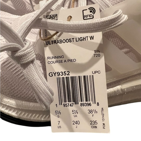 NIB Adidas Women’s Ultra Boost 22 Running Sneakers in White in size 7 - Picture 9 of 12
